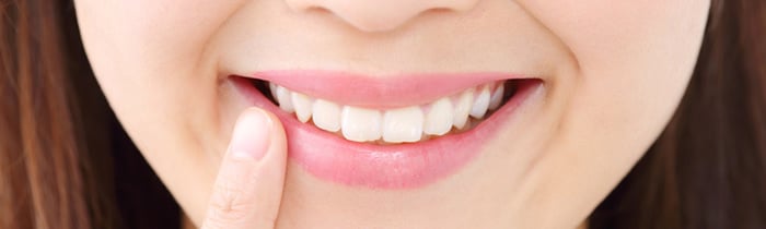 憧れの美しい白い歯。あなたの笑顔はさらに美しくなります。 憧れの美しい白い歯。あなたの笑顔はさらに美しくなります。